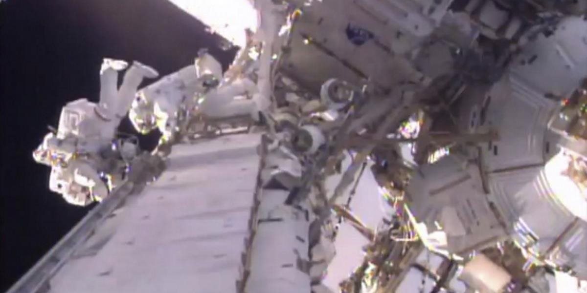 VIDEO z vesmíru: Kozmonaut Thomas Pesquet je prvý raz vo voľnom priestore
