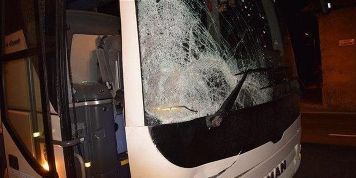 Pri havárii autobusu sa zranila jedna žena
