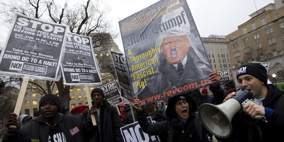 V desiatkach amerických miest sa konali protesty proti Trumpovi