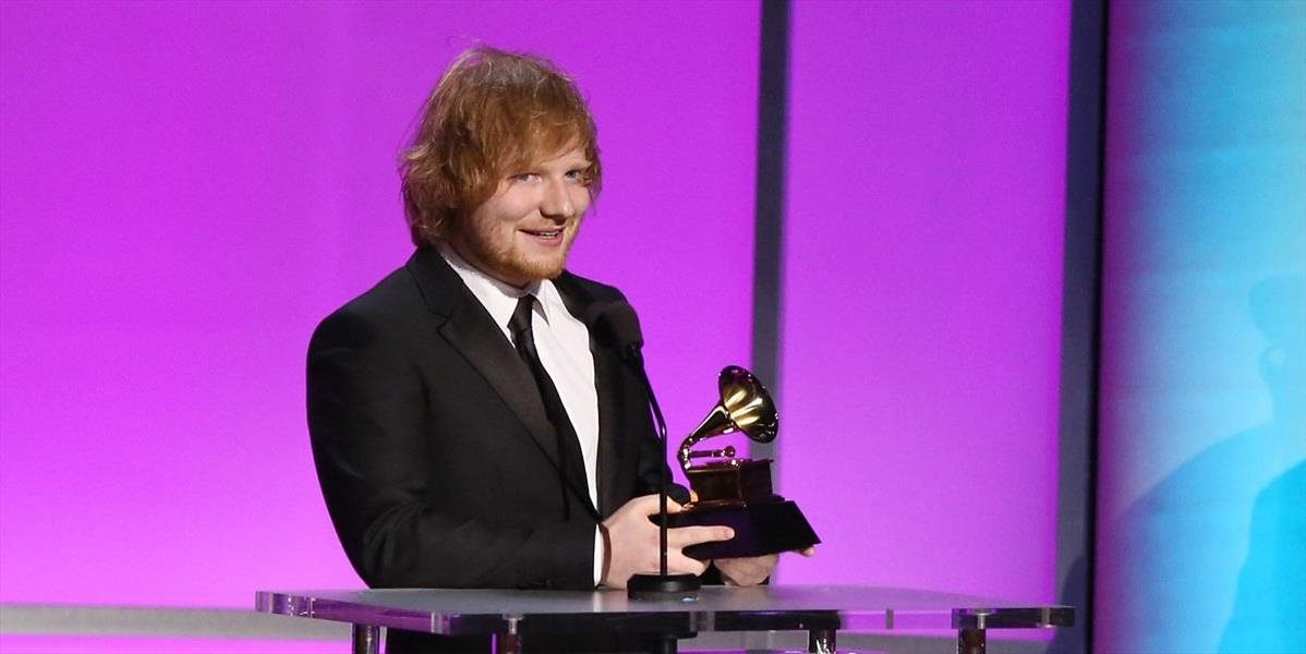 Ed Sheeran je na prvých dvoch miestach singlového UK Chartu