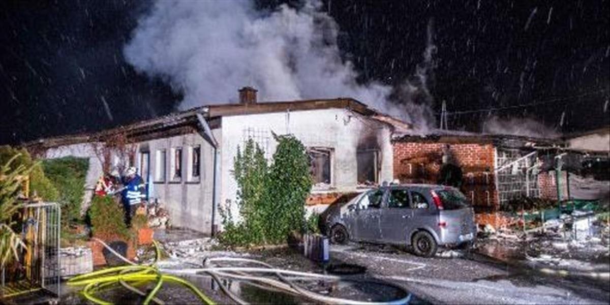 Horiaci vianočný strom spôsobil škodu za 250-tisíc, dom úplne zhorel