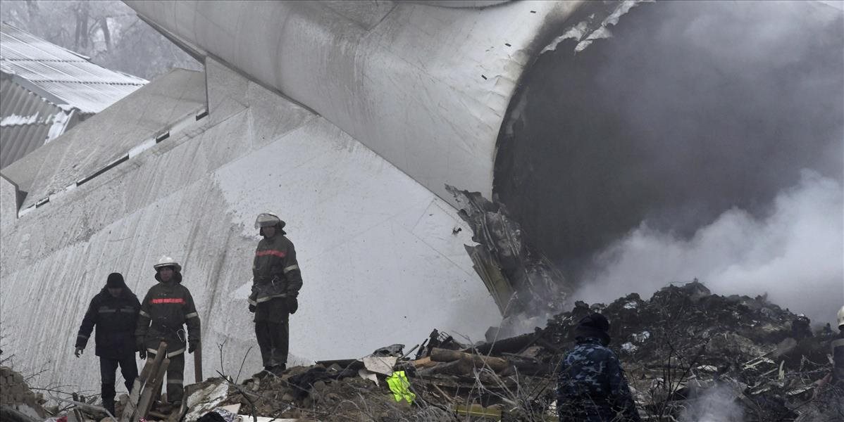 FOTO Na mieste pádu tureckého lietadla v Kirgizsku stále hľadajú druhú čiernu skrinku