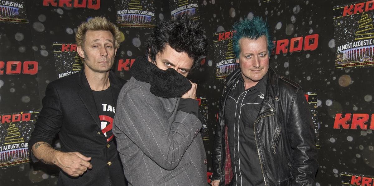 Green Day zverejnili lyric video k piesni Troubled Times