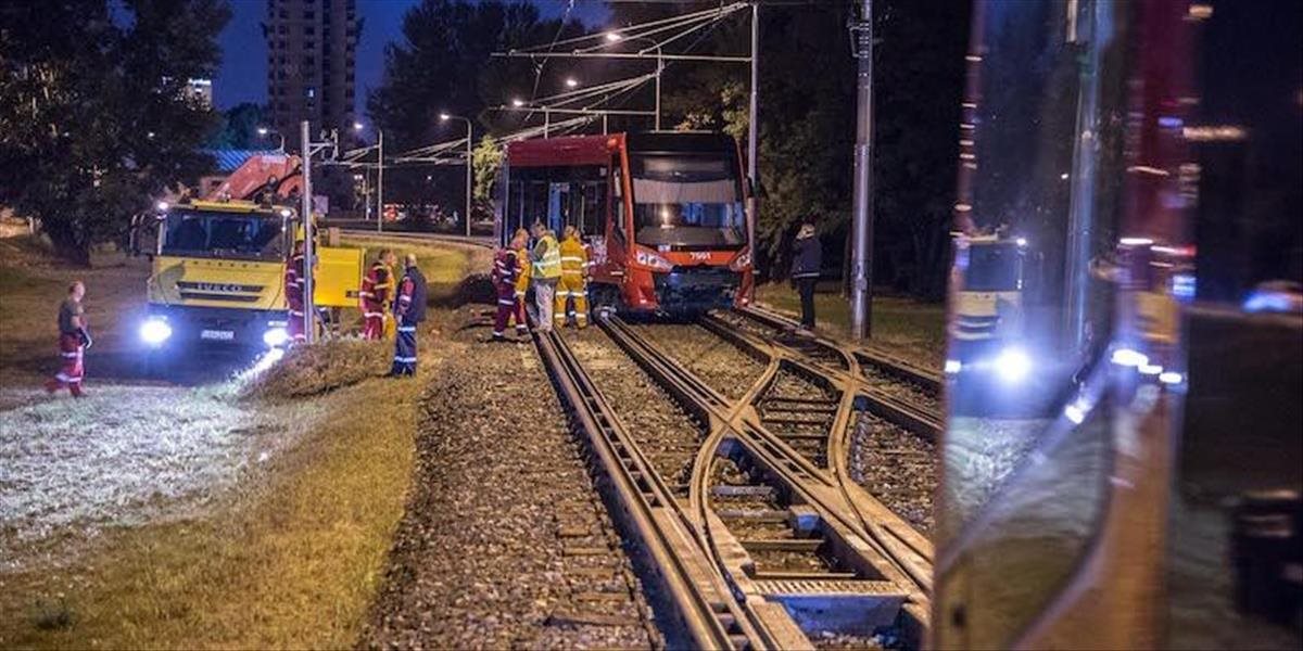 Tragédia v Bratislave: Muž si pokľakol ku koľajisku, zrazila ho električka
