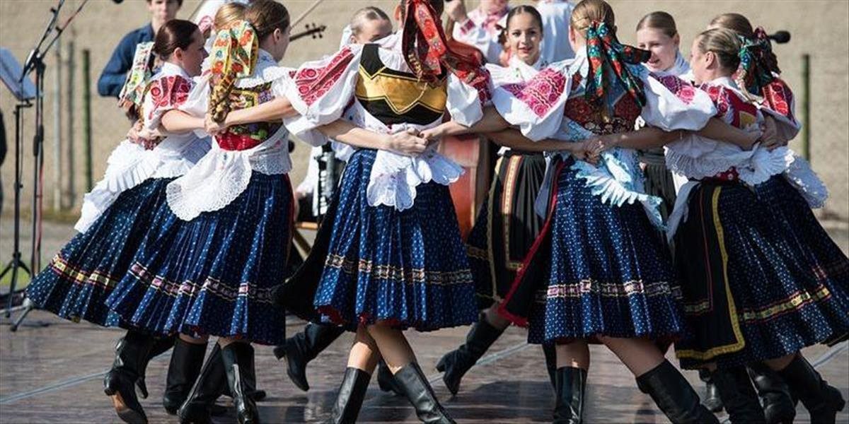 Folklórna šou Zem spieva má postaviť na nohy celé Slovensko, premiera 28. januára