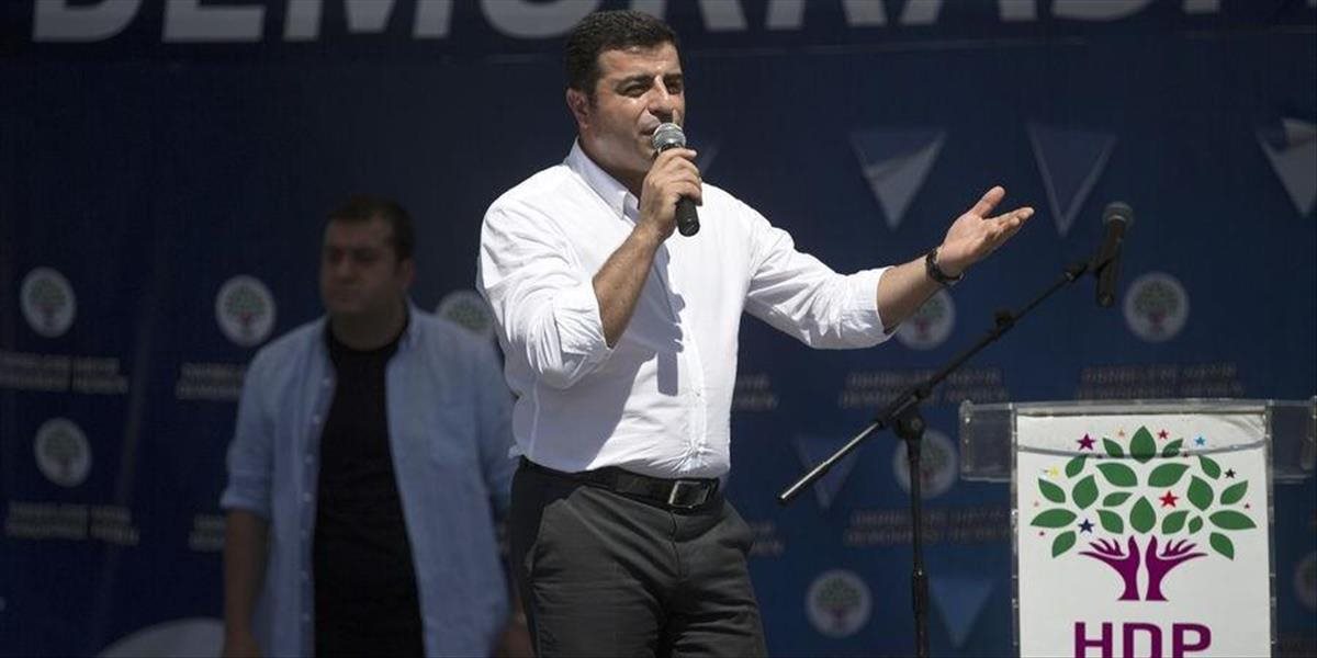 Turecký prokurátor žiada pre kurdského lídra 142 rokov za mrežami