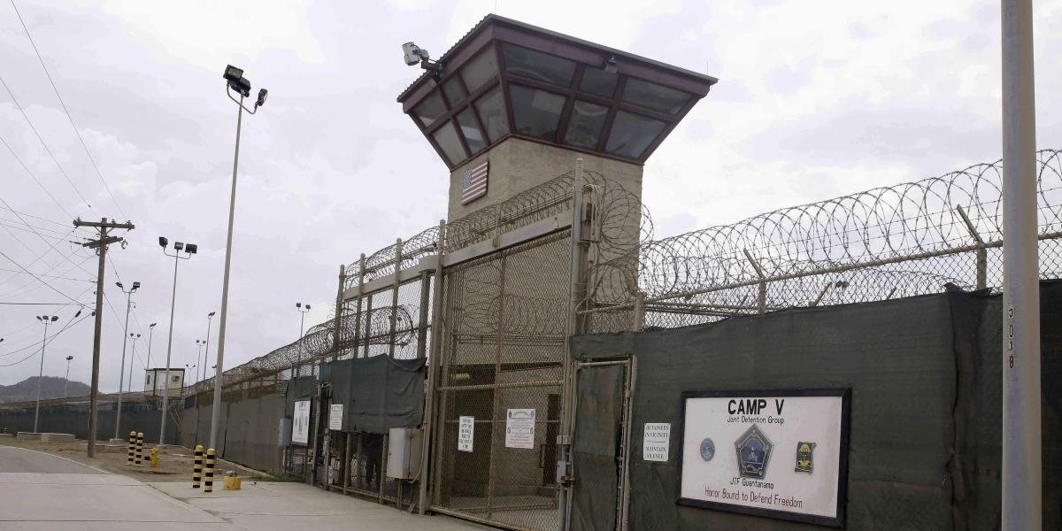 Biely dom: Väznicu Guantánamo do Obamovho odchodu nezavrieme