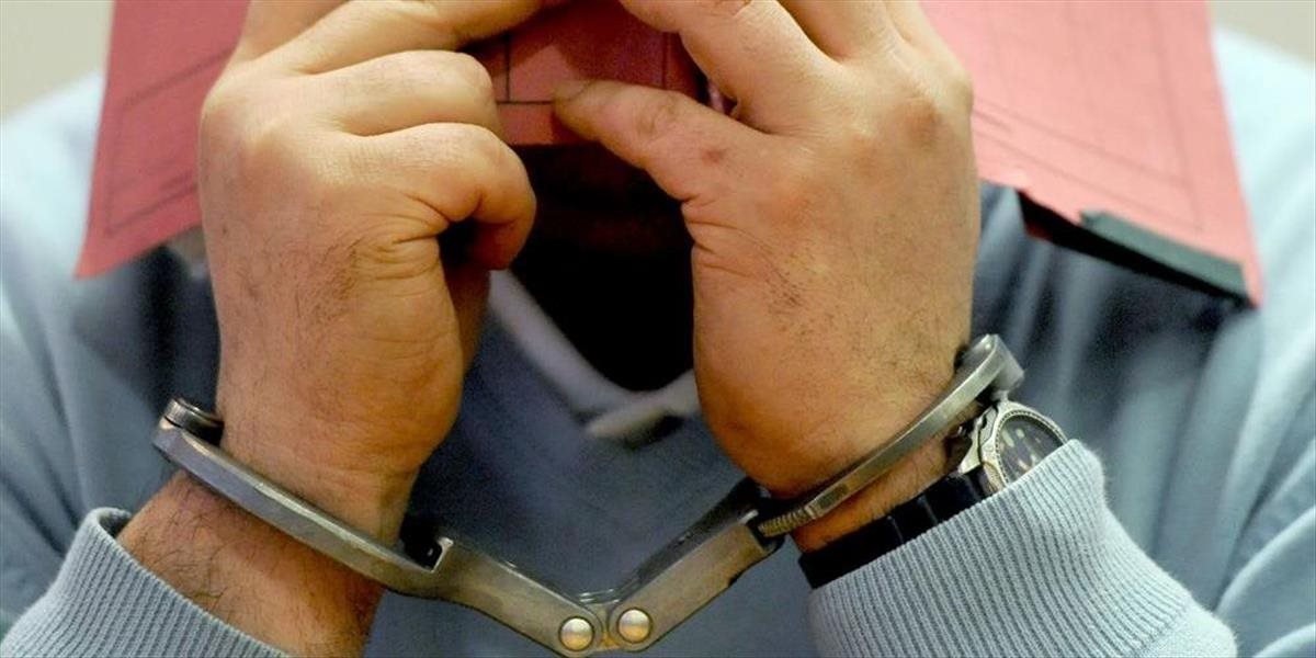 Chytili muža, ktorý prepadával ženy v ich bytoch, hrozí mu 12 rokov väzenia