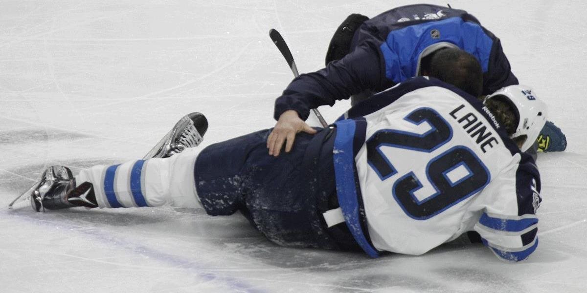NHL: Laine stál po otrase mozgu prvý raz na korčuliach