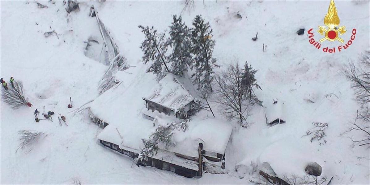 VIDEO Hotel v talianskej oblasti Abruzzo pochovala lavína: V budove mohlo byť až 35 ľudí