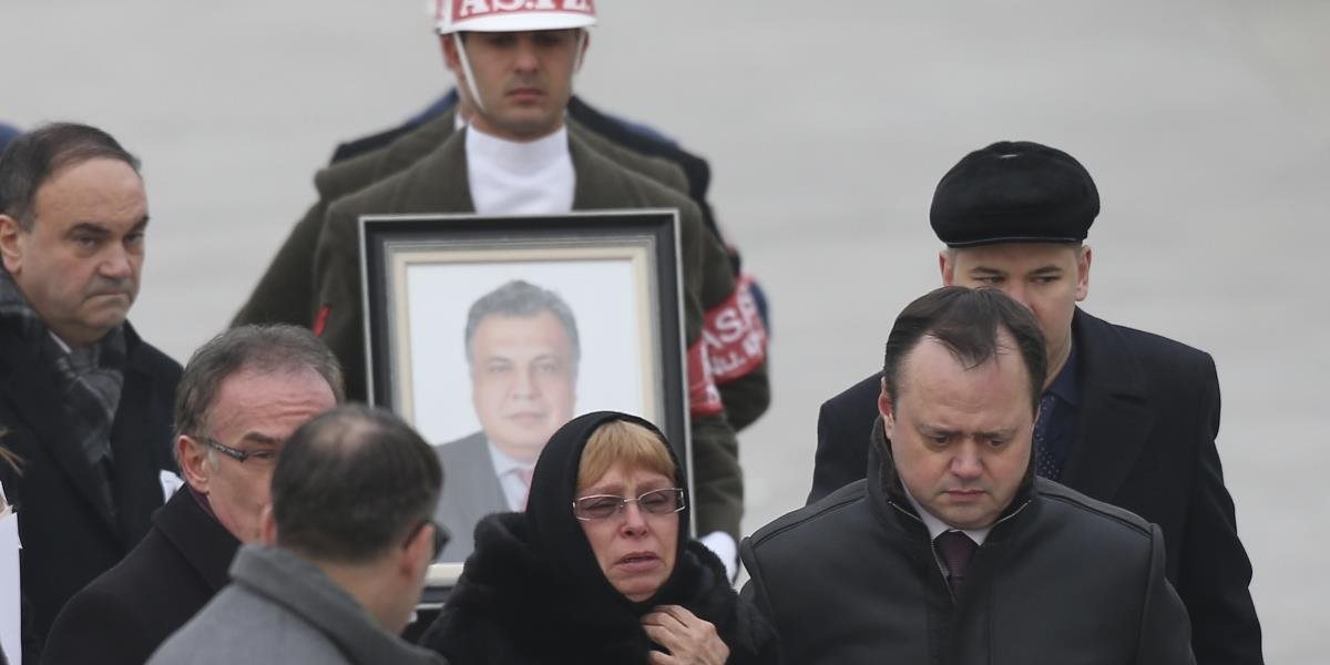Turecký súd nariadil vziať do väzby dvoch podozrivých z vraždy ruského diplomata