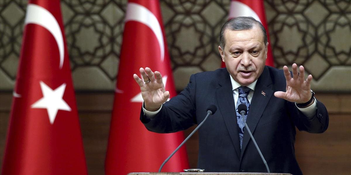 Nová Erdoganova ústava zmení Turecko na sultanát