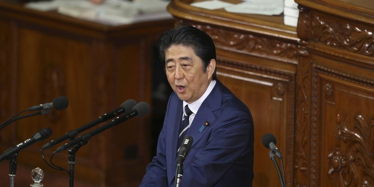 Japonský premiér Abe vyjadril nemennú oddanosť Spojeným štátom aj za Trumpa
