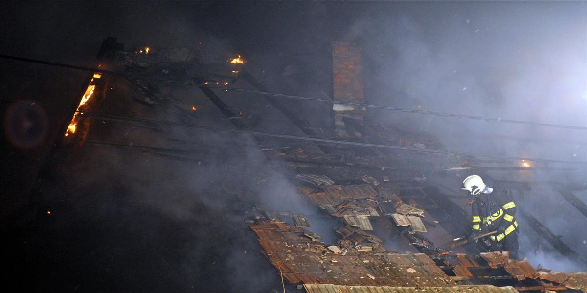 V Osadnom zhorela strecha na drevenej chate: Predbežné škody sú 30.000 eur!
