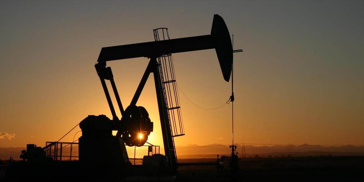 Ceny ropy mierne klesli, cena Brentu sa ale drží nad 55 USD/barel