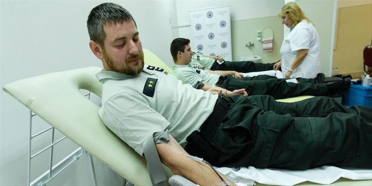 Policajti hromadne darujú krv, podporia vojenskú nemocnicu v Ružomberku