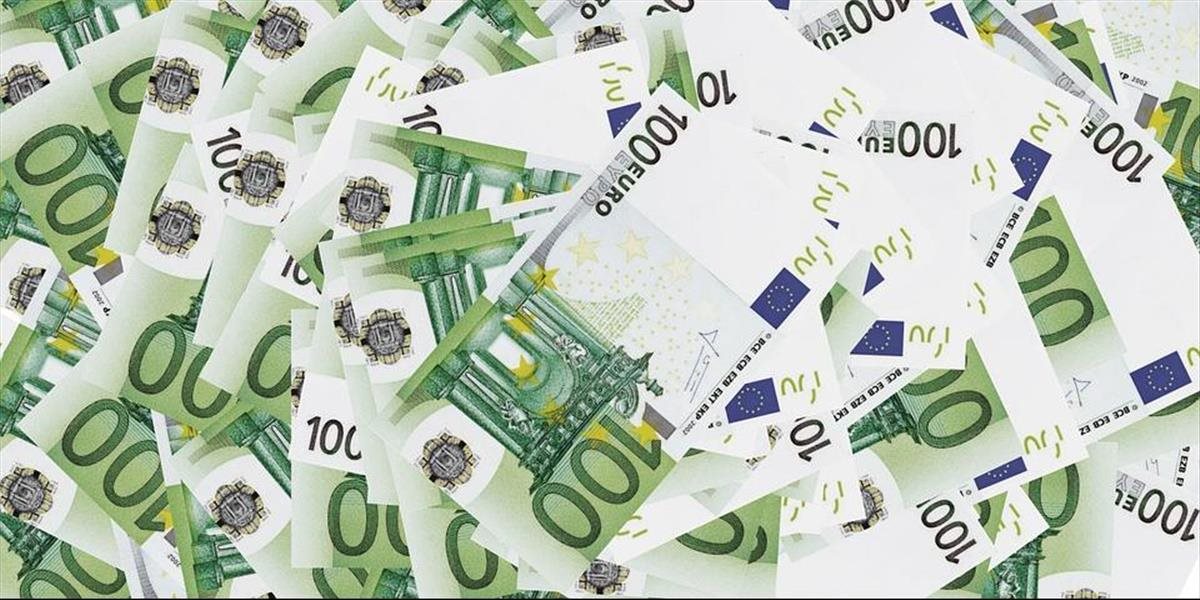 Eurov posilnilo voči doláru