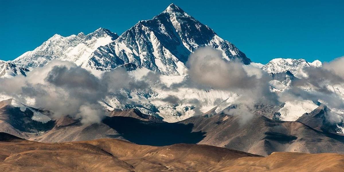 Vedci premerajú výšku Mount Everestu: Mohlo ho poškodiť zemetrasenie z roku 2015