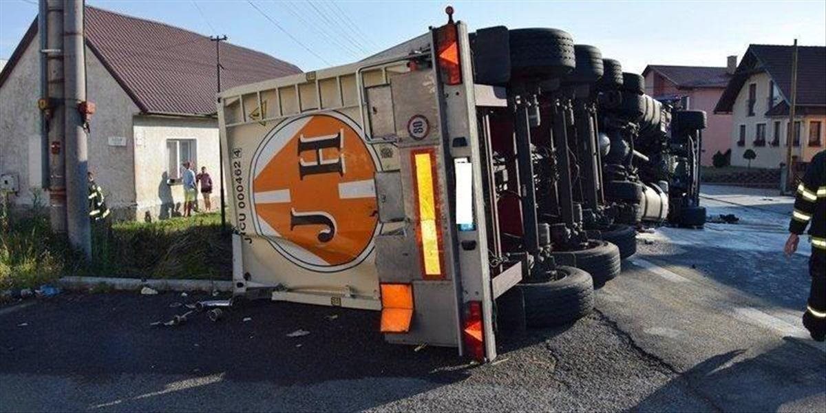 Tragická nehoda na R2: Vodič kamióna narazil do betónovej šachty, zomrel na mieste