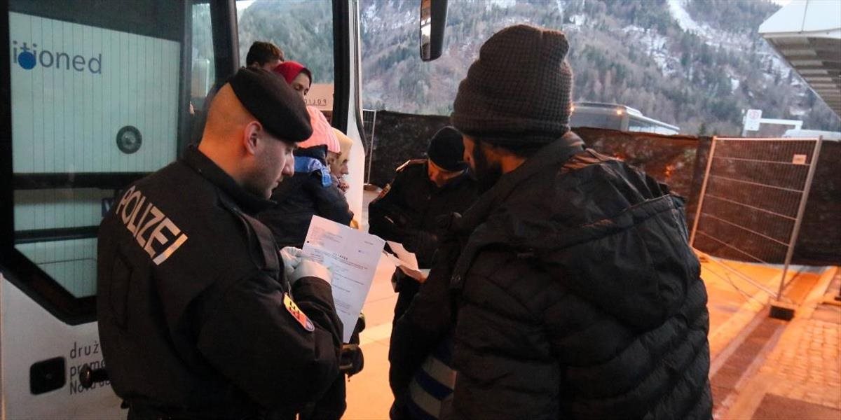Rakúska polícia pokračuje v pátraní po islamistických radikáloch