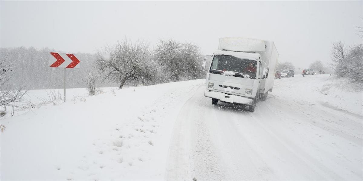 Vodiči pozor: V okolí Muráňa je na vozovke zľadovatený sneh