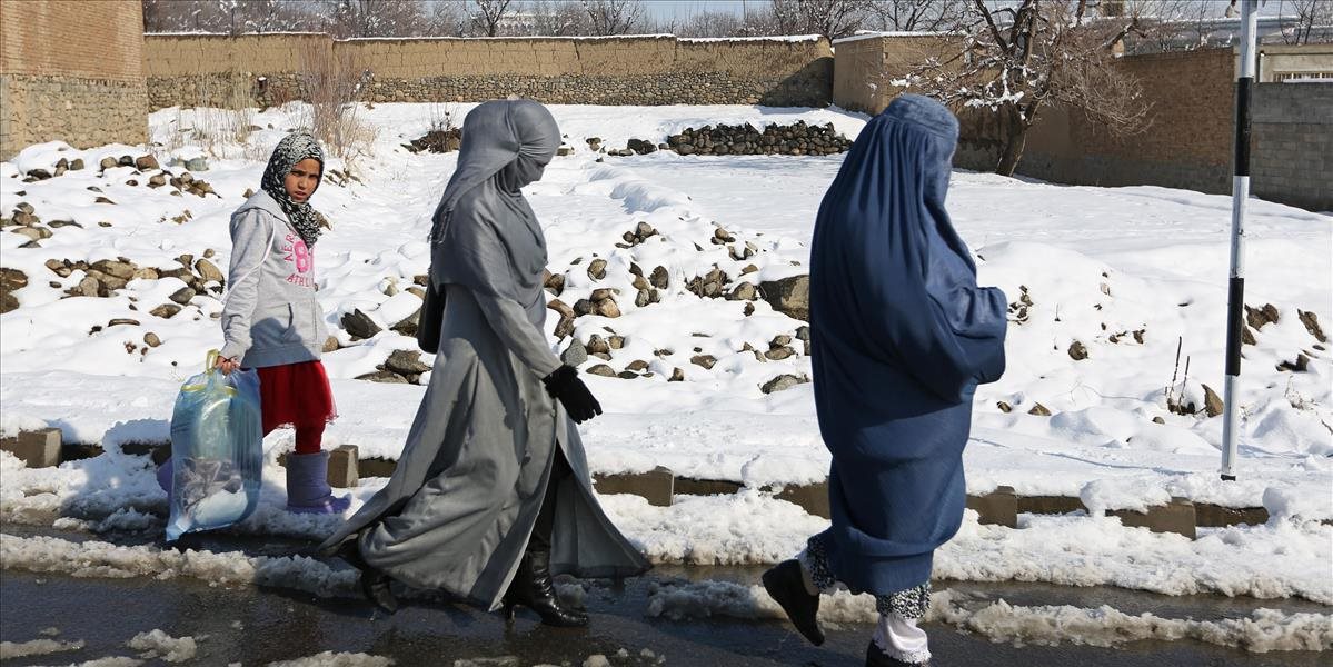 Chladné počasie v Afganistane pripravilo o život desiatky detí