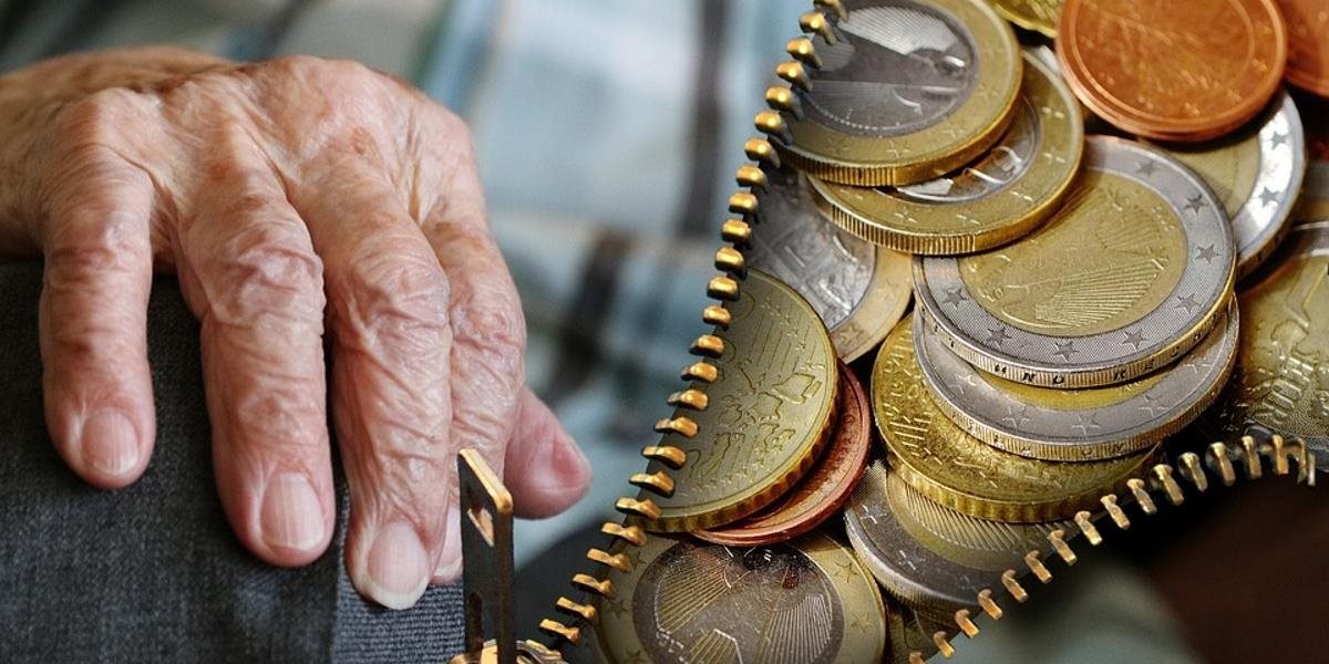 Časti starodôchodcov sa majú budúci rok zvýšiť penzie