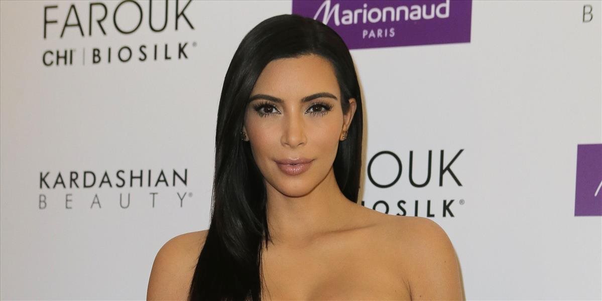 VIDEO Kim Kardshian má sériu nových piercingov na mieste, kde by ste to nečakali