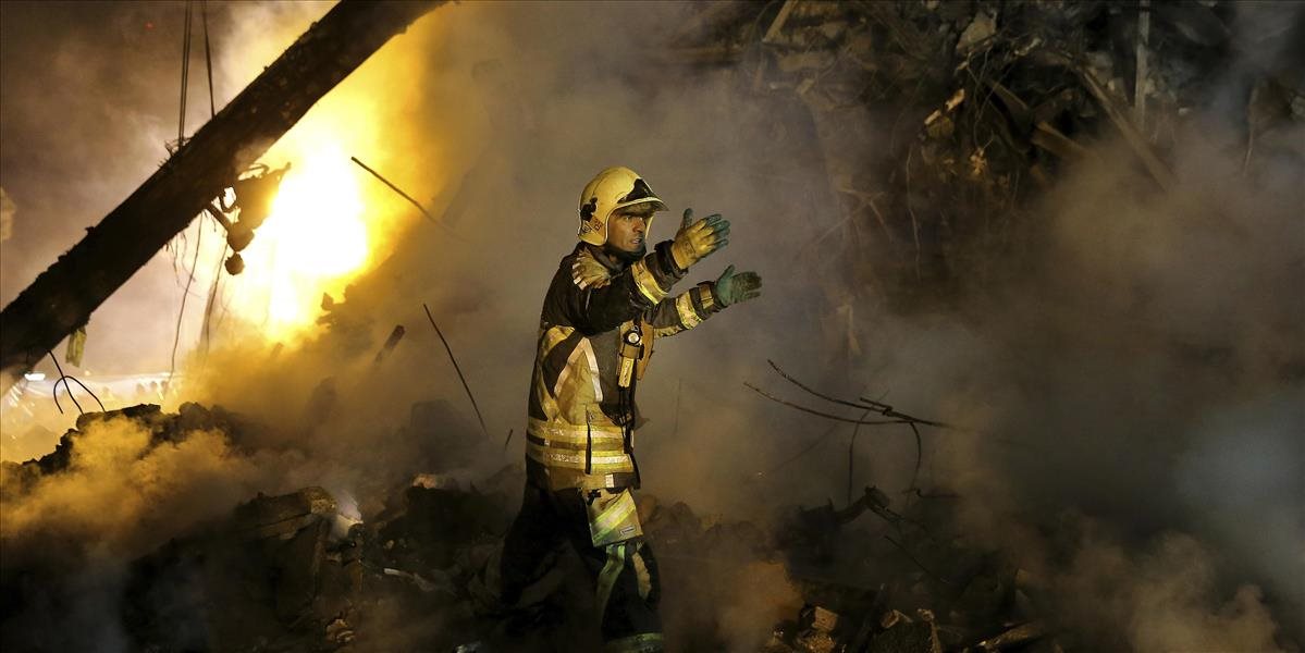 Konečný počet obetí pádu horiacej budovy v Iráne je známy, väčšinu tvoria hasiči
