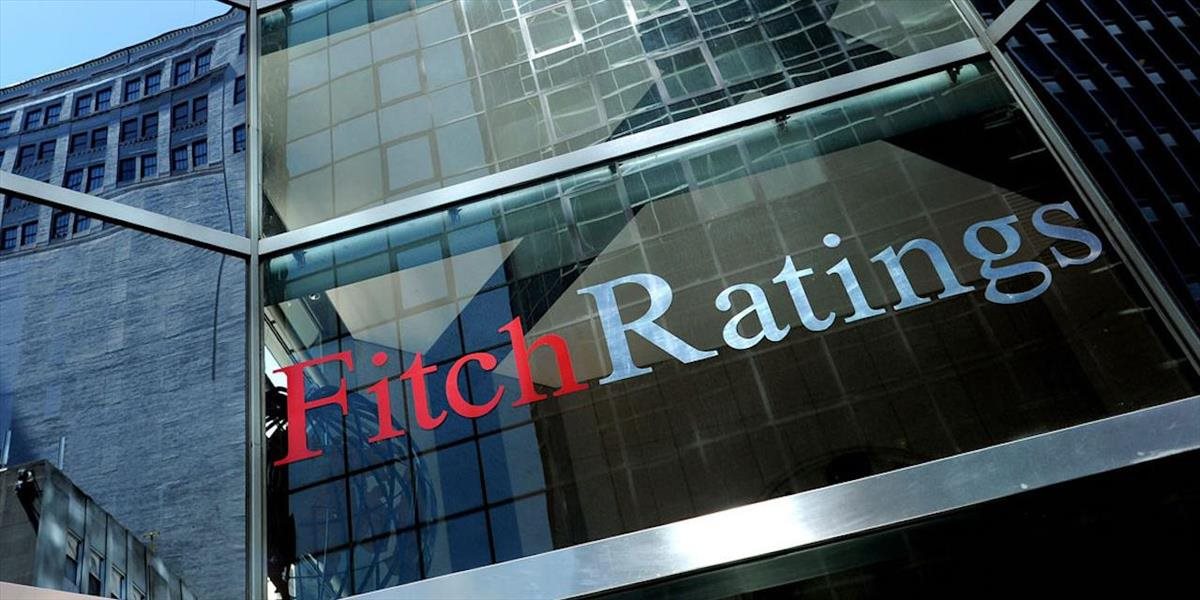 Fitch znížil kreditný rating Turecka do špekulatívneho pásma