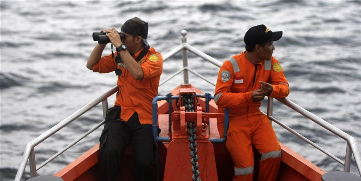 Z potopenej lode v Malajzii sa podarilo sa zachrániť 25 turistov