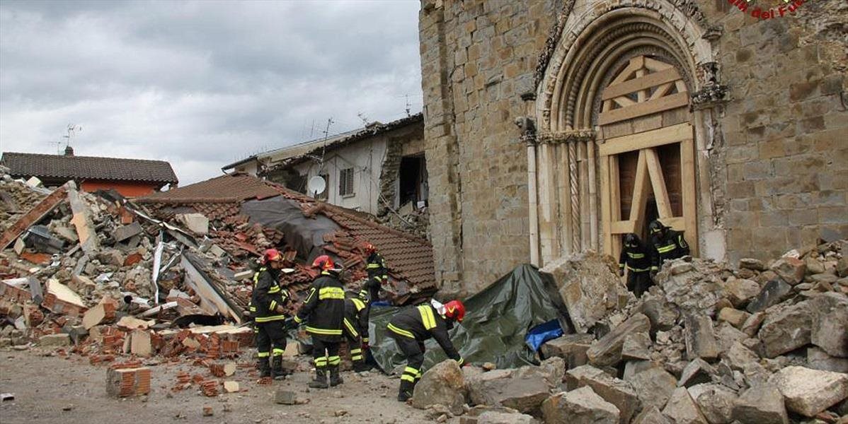Taliansko zasiahlo ďalšie zemetrasenie, zrútila sa časť kostola