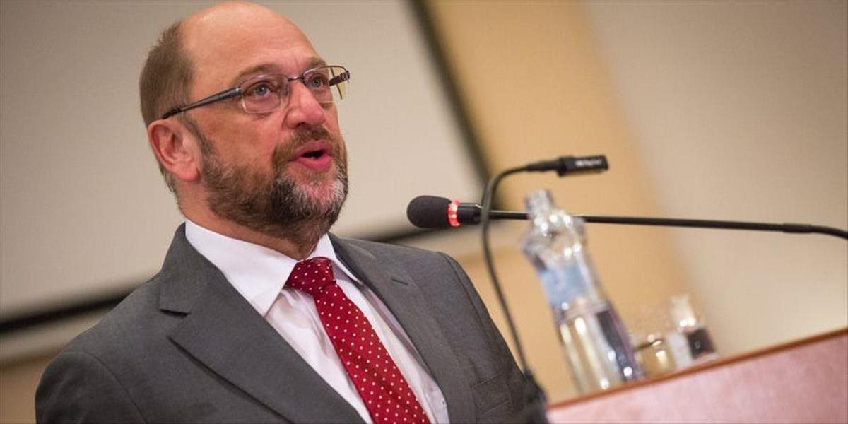 Merkelovej vyzývateľ Schulz žiada o predvolebný pakt férovosti