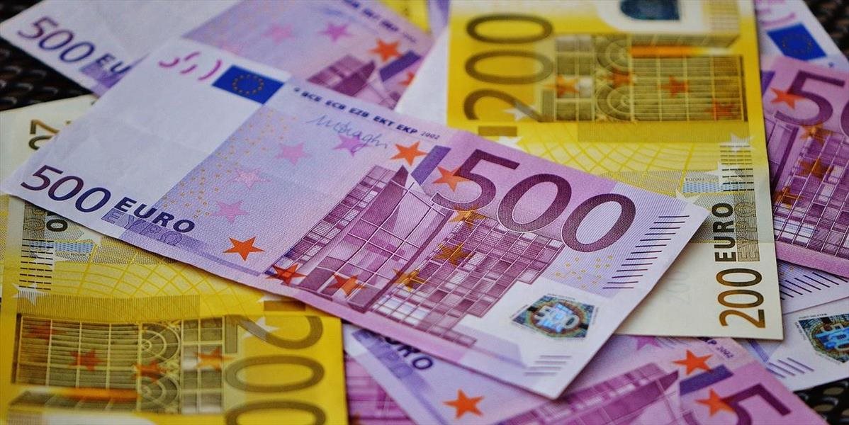 Kurz eura vzrástol na 1,0718 USD/EUR