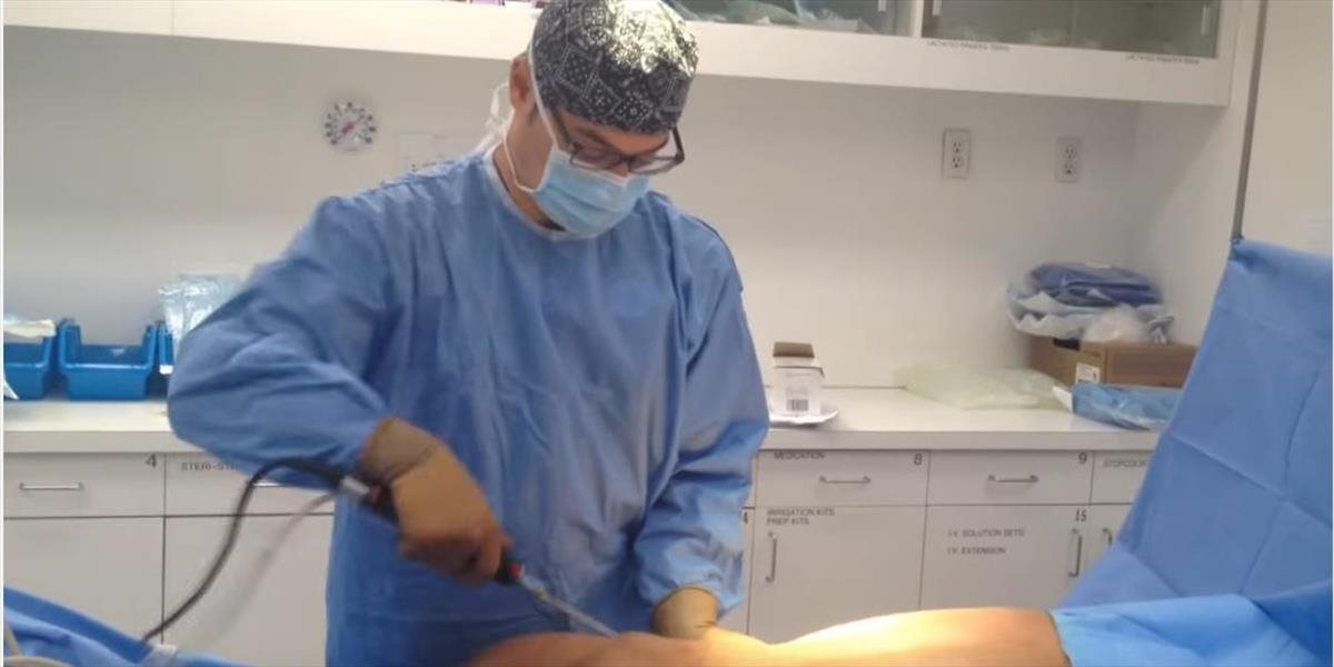VIDEO Plastický chirurg z New Yorku vysiela operácie naživo cez Snapchat