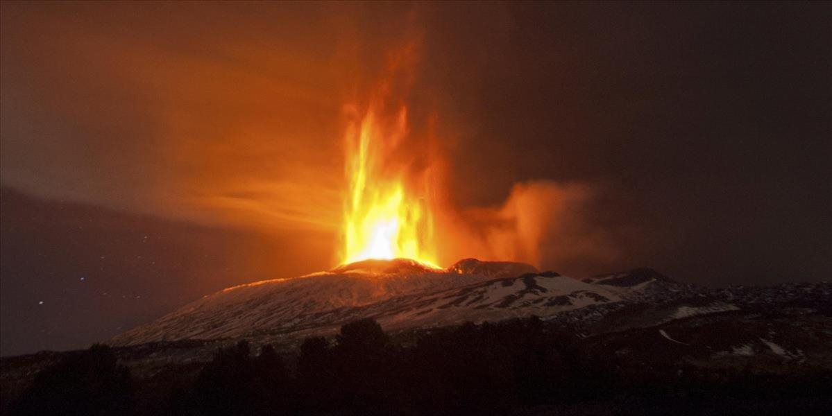 Pri sopke Etna sa triasla zem, školy preventívne evakuovali