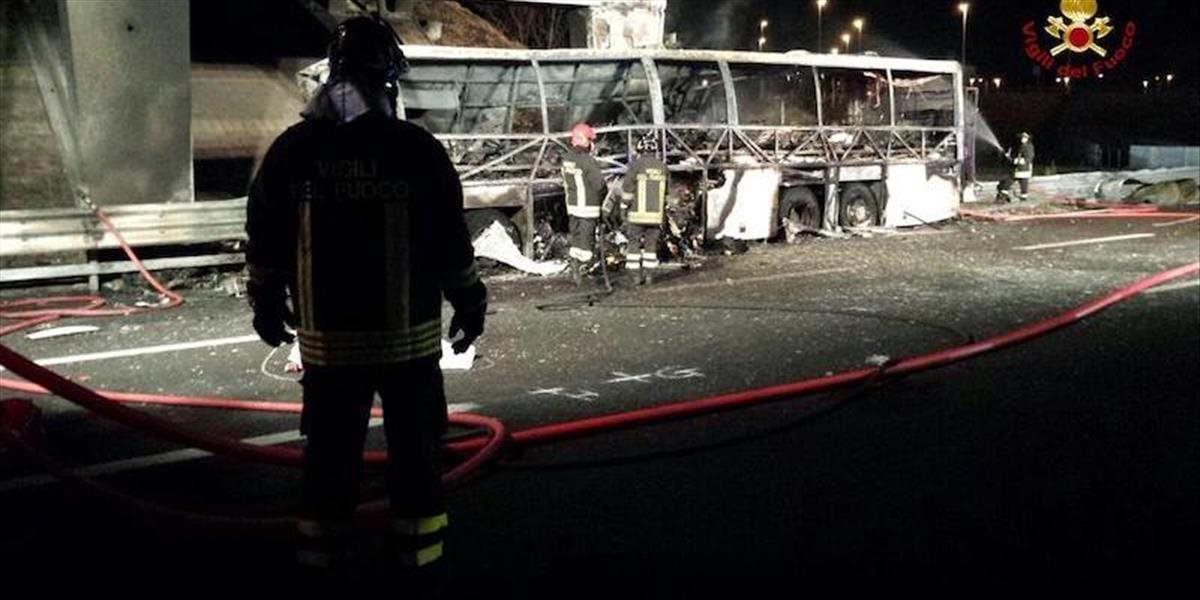Pozostatky obetí nehody maďarského autobusu privezú z Talianska v piatok