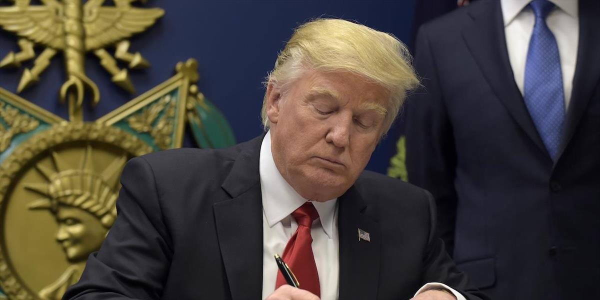 Trump podpísal výnos na zredukovanie regulácií, má podporiť malé podniky