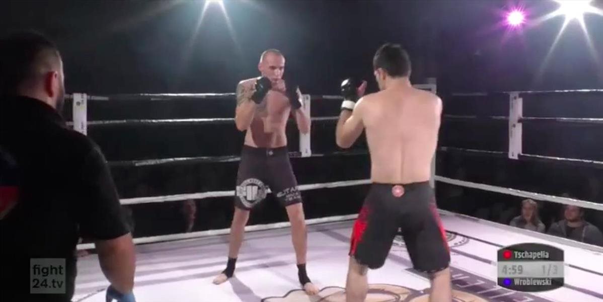 VIDEO MMA zápasník si pri údere vykĺbil rameno: Toto nikto nečakal