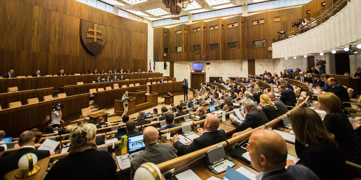Parlament schválil jasličkový zákon v pôvodnom znení