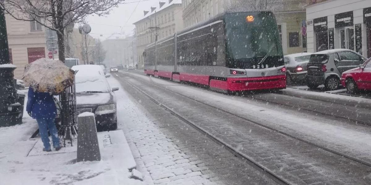 Dopravu v Brne ochromila snehová kalamita