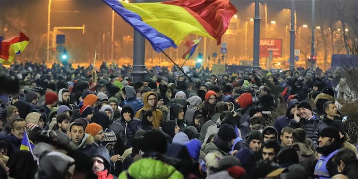 Rumunská vláda schválila nariadenie, ktoré dekriminalizuje určitú korupciu: Ľudia vyšli do úlíc