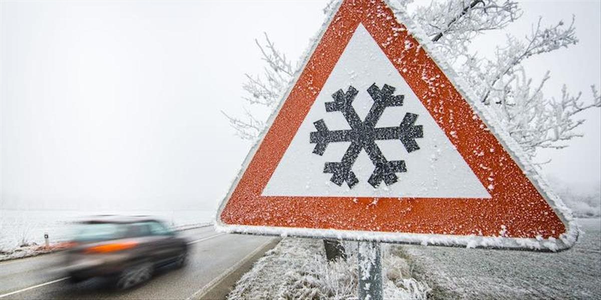 Sneh komplikuje dopravu na Slovensku: Ľudia hromžia na cestárov