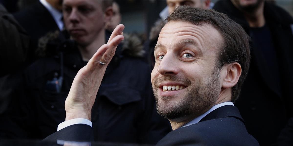 Podľa prieskumov vyhrá v francúzskych prezidentských voľbách Emmanuel Macron