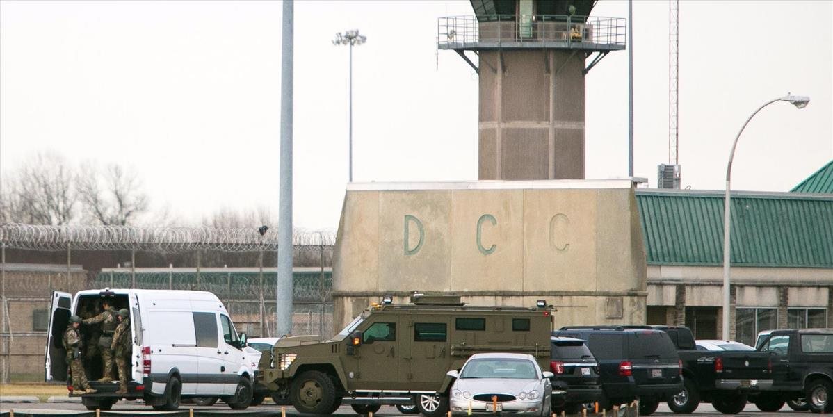 VIDEO Vo väznici v americkom Delaware sa vzbúrili väzni, zajali piatich dozorcov