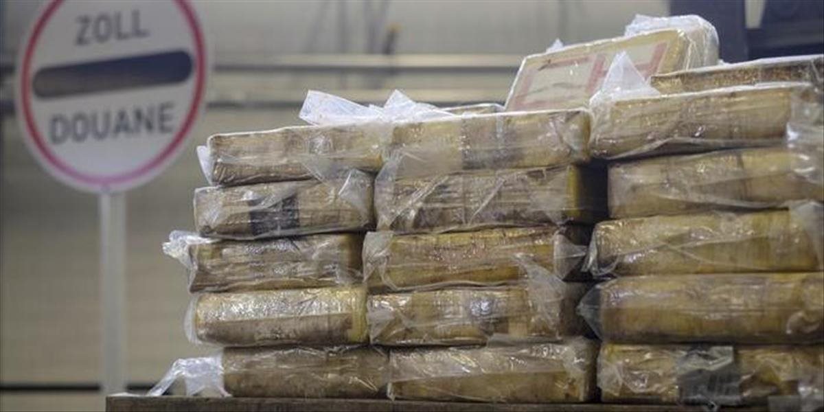 Colníci v Hamburgu zadržali 717 kilogramov kokaínu z Karibiku
