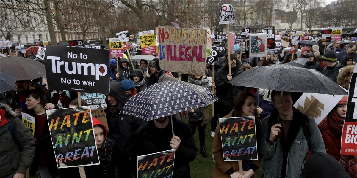 Proti Trumpovým opatreniam sa demonštrovalo v Londýne, Berlíne i Paríži