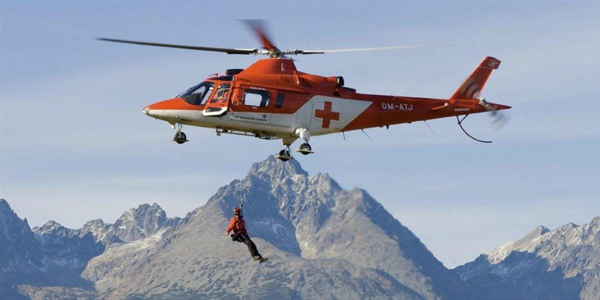 V noci pomáhali horskí záchranári zranenému skialpinistovi