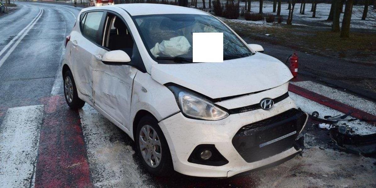 Zrážka v Bratislave: Vodič skončil s ťažkými zraneniami