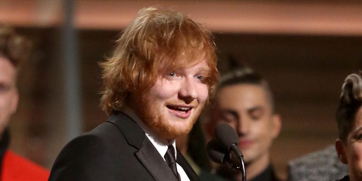 Ed Sheeran vystúpi na udeľovaní BRIT Awards